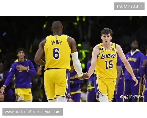 湖人海斯高效表现获认可,雷迪克或调整首发中锋人选优化阵容 湖人海斯高效表现获认可,雷迪克或调整首发中锋人选优化阵容